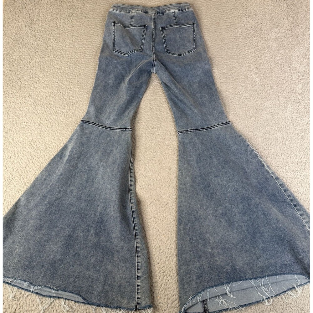 FREE PEOPLE We The Free Flare Jean 26 x 30 Denim High Rise Raw Hem Wide Leg Bell